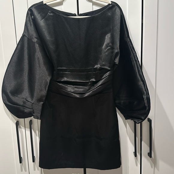 H:OURS CRISTIANO MINI DRESS - Medium / REVOLVE - Picture 3 of 8